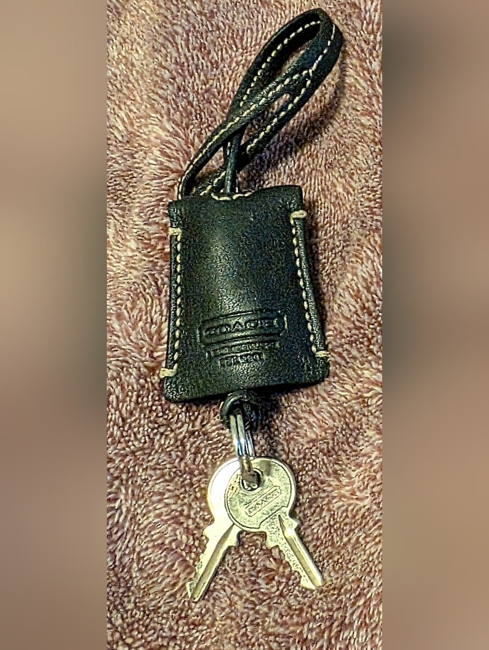 RARE Vintage COACH Leather Key Holder Clochette 2 Gold Keys Leatherware Luggage